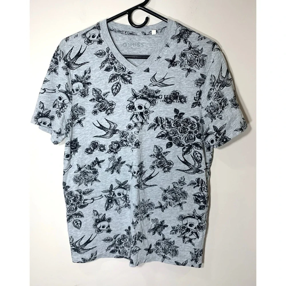 Guess Graphic T-Shirt Mens Medium Gray Skull Roses V-Neck - Picture 1 of 9